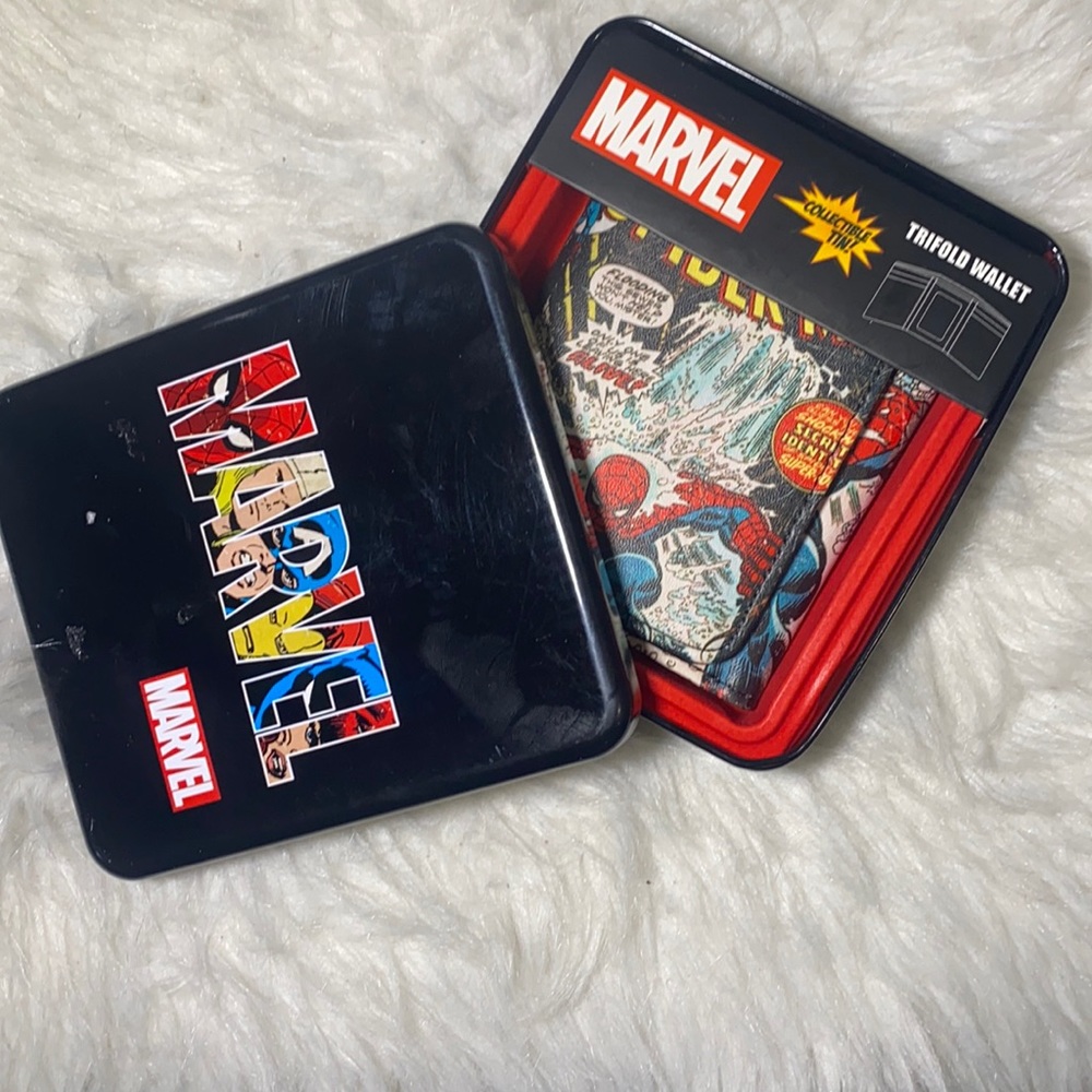 NWT Marvel Comics Men's Trifold Wallet  Amazing Spiderman